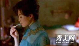 明星吸烟被爆料视频,私密瞬间被曝光，公众形象受冲击
